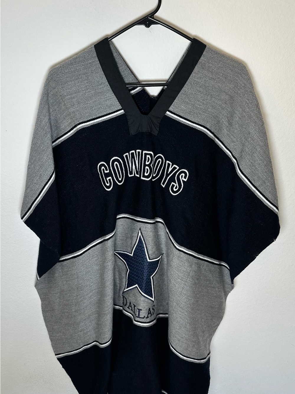 Dallas Cowboys Gray & Black Pullover Top